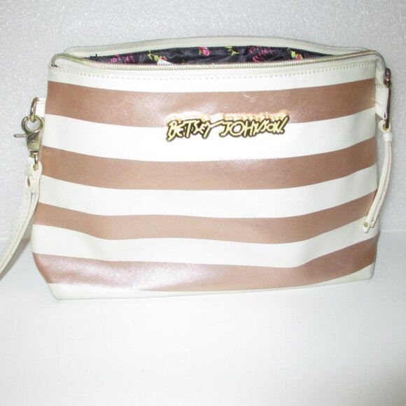 BETSY JOHNSON TRAVEL BAG - Picture 3 of 16